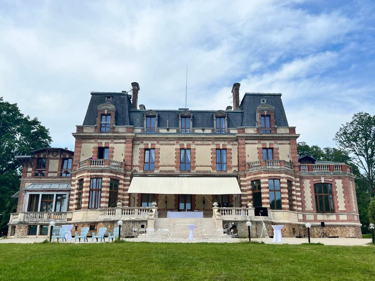 Château de Crènille Chaumes-en-Brie Exterior foto